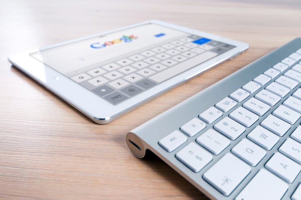 Qué hacer si la competencia puja por tu marca en Google Ads